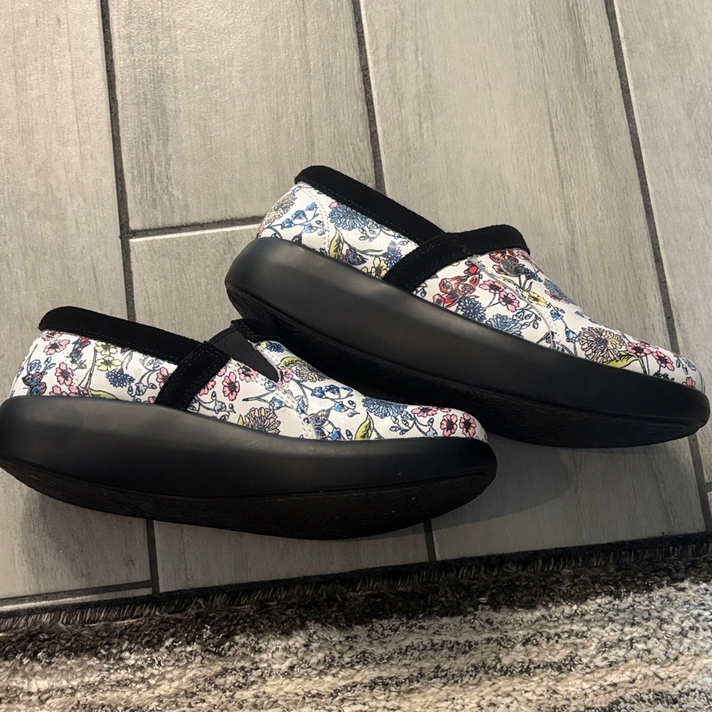 Alegria Clogs - Picture 5 of 6